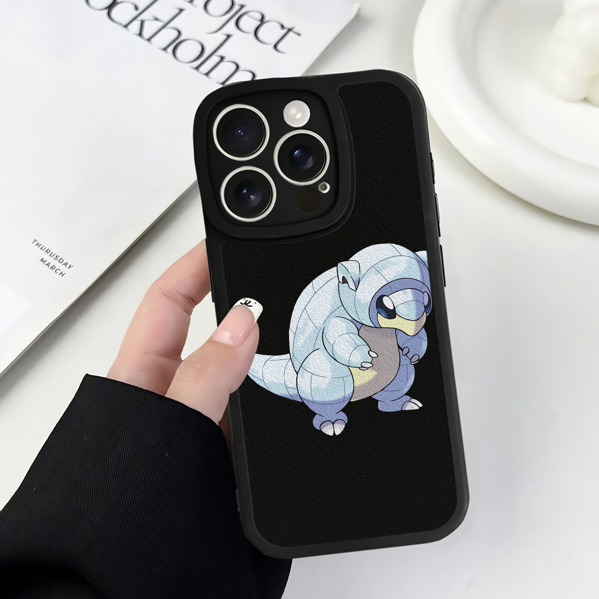 （画像用） ポケットモンスター Pokémon 【iPhone 16シリーズ対応】シリコンスマホケース（レザー調） 材質：シリコン